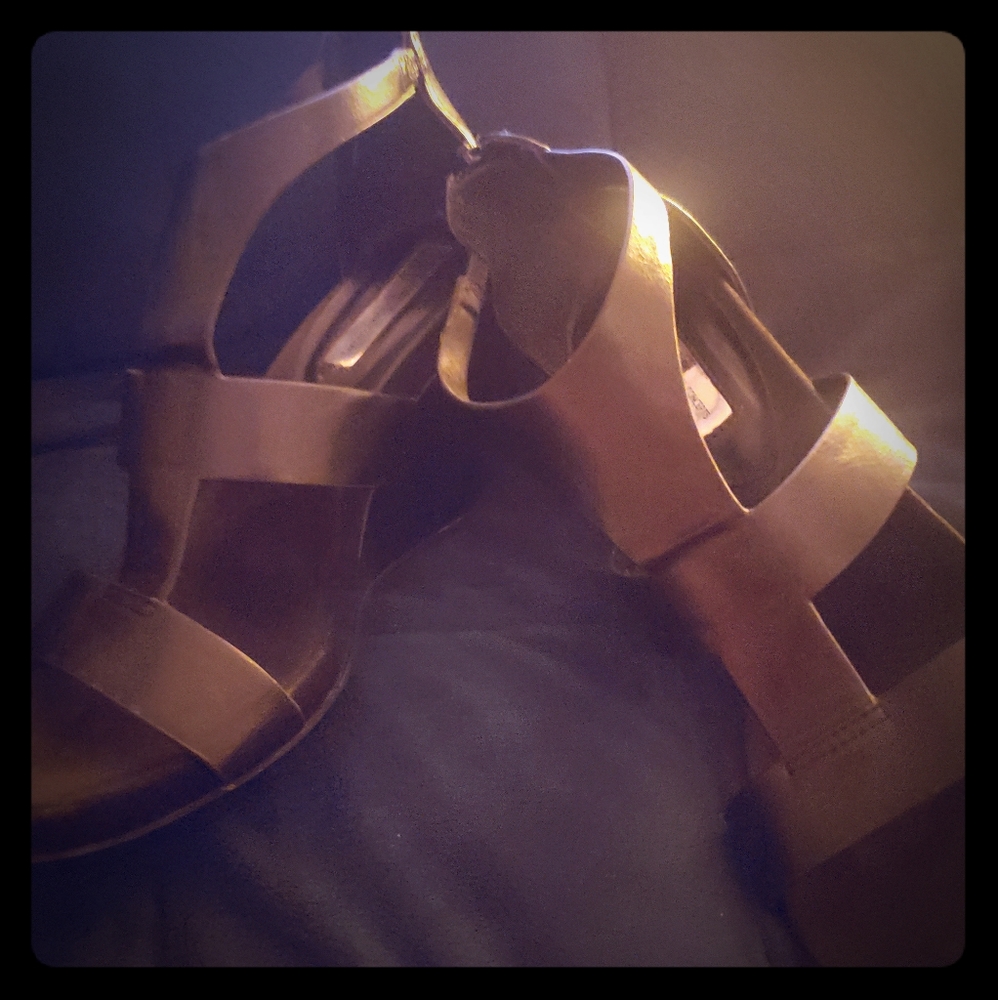 Black wedges